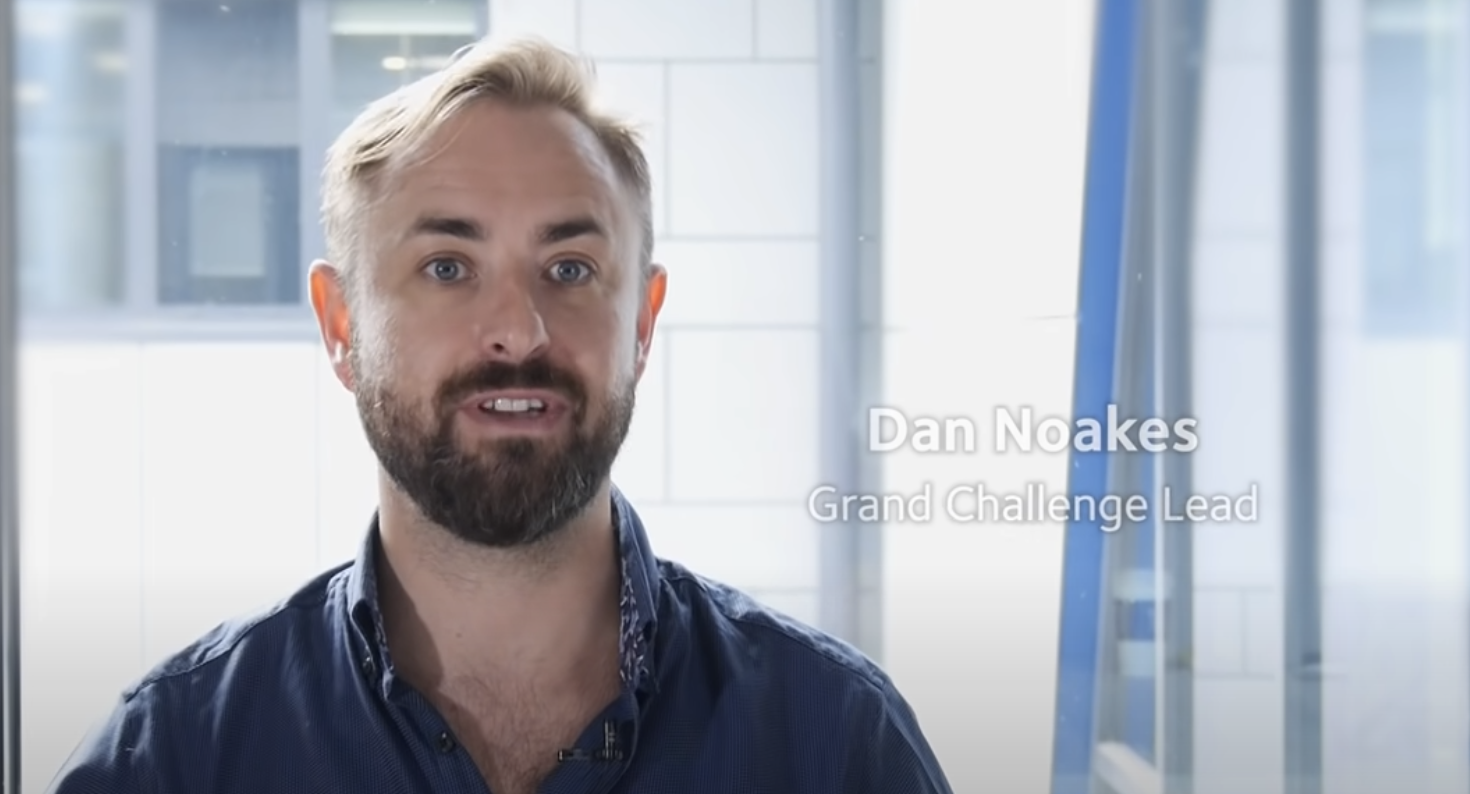 How does sustainable packaging help the environment?